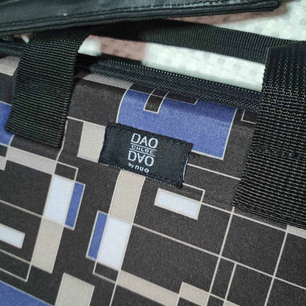 DAO CHLOE EUC LAPTOP HARDCASE CROSSBODY BAG ORGANIZER